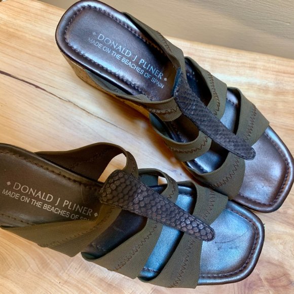 Donald Pliner Made on the Beaches of Spain Sandals - Picture 3 of 6